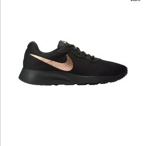Nike Women’s Tanjun 'Black Bronze' size 9